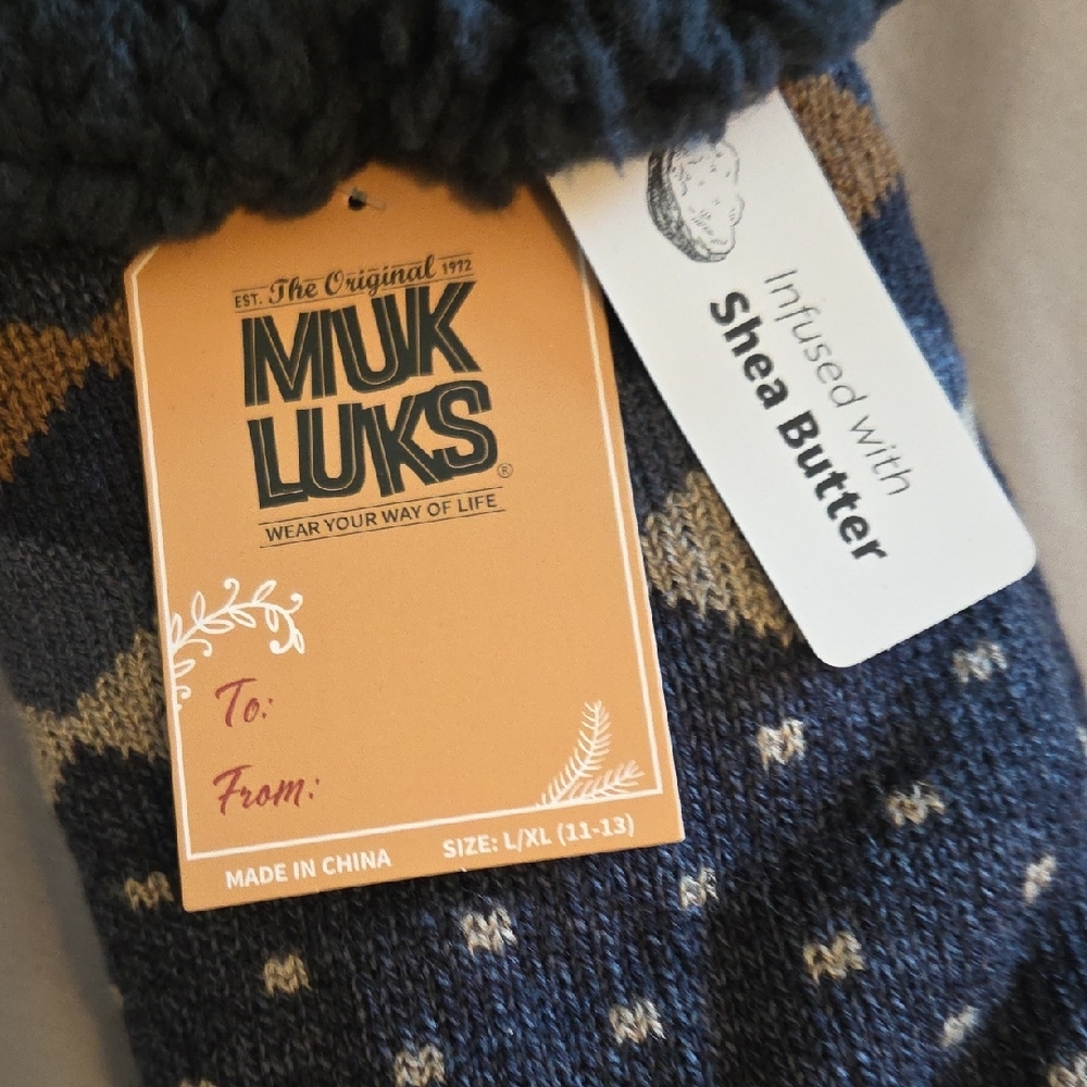 NWT Navy and Tan Gift Slipper Socks - Picture 3 of 5